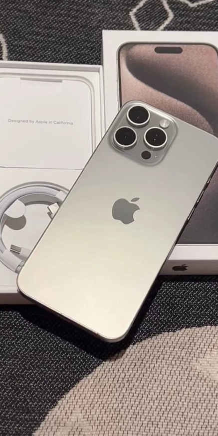 Iphone 15 pro max 2